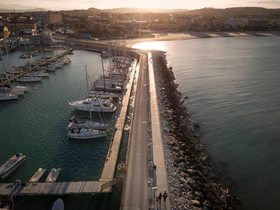 Retroscena Appartamento Mare In Centro Civitanova Marche Bagian luar foto